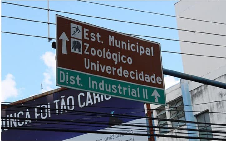 Placas informando pontos turísticos da cidade deverão ser instaladas em ...